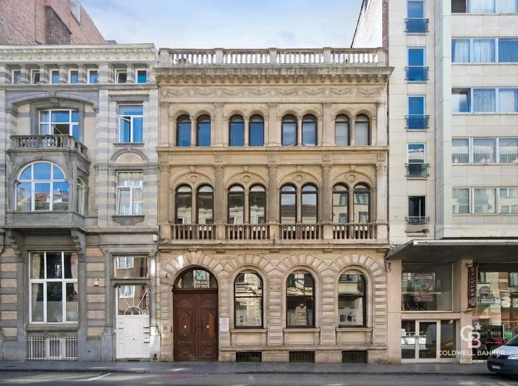 Saint-Gilles – Mixed-use townhouse with offices, rear house