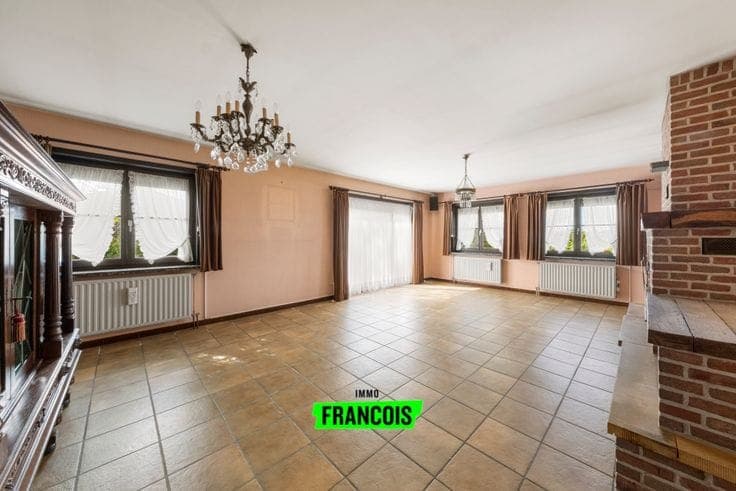 Farmhouse with living quarters on a large lot for sale in R…