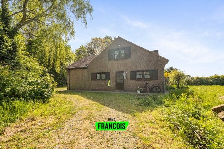 Farmhouse with living quarters on a large lot for sale in R…