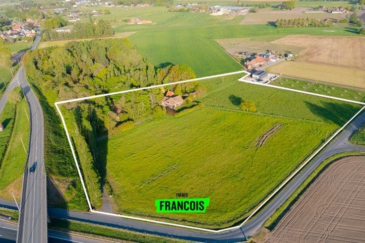 Farmhouse with living quarters on a large lot for sale in R…