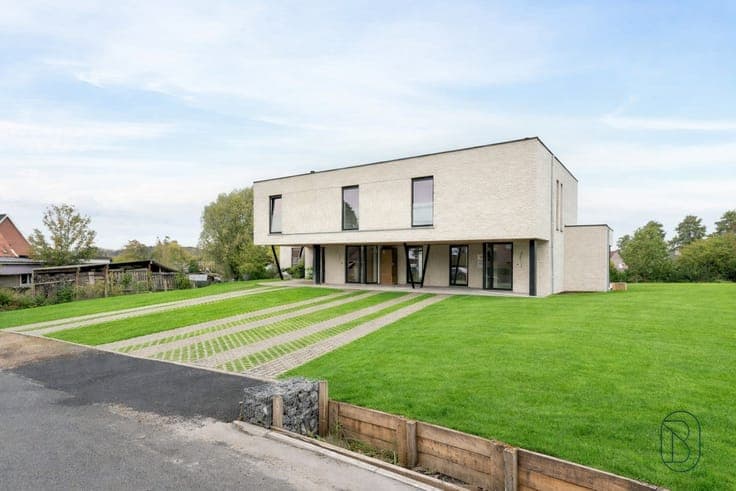 Energy-efficient architect home with garden