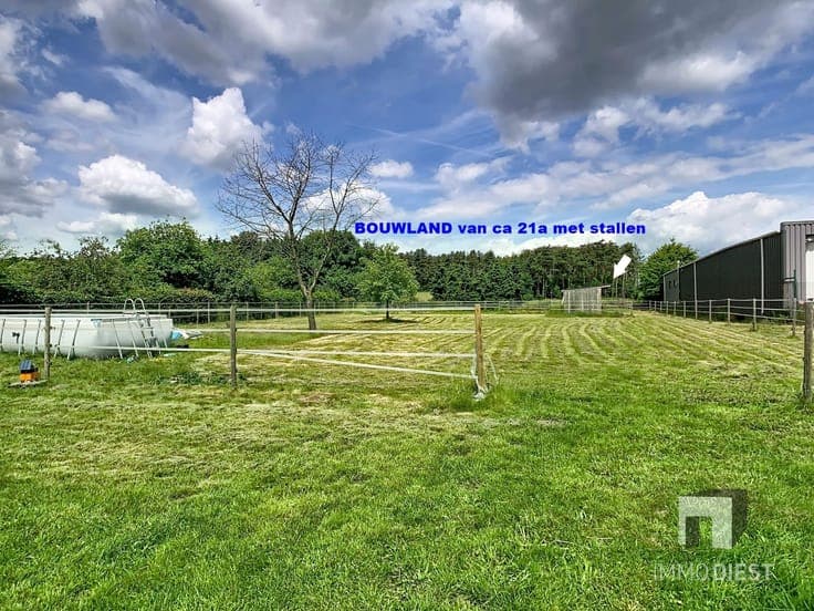 Gelijkvloerse instapklare woning met grote tuin op ca. 39a