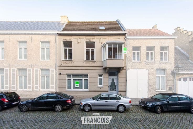 Beautiful townhouse for sale, just 100 m from the Market Sq…