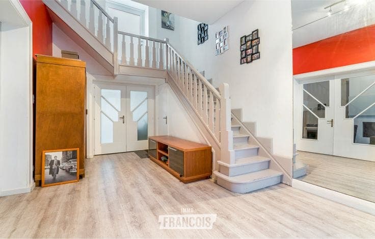 Beautiful townhouse for sale, just 100 m from the Market Sq…