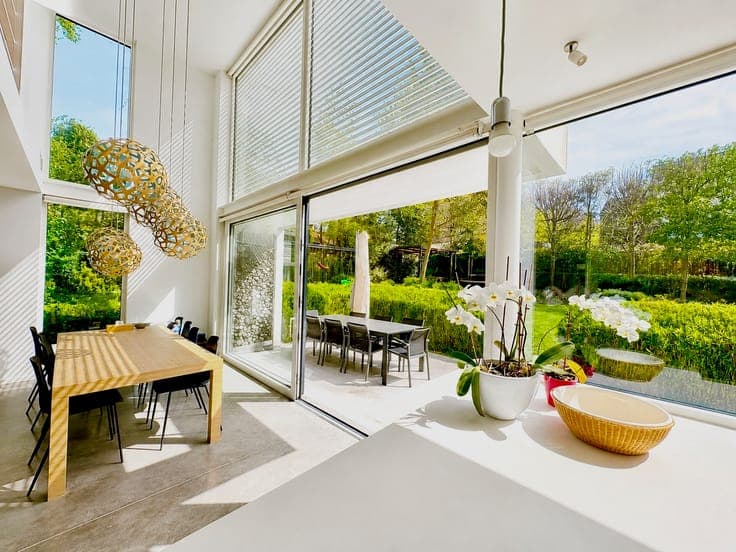 Modern and bright villa (4 bedrooms)