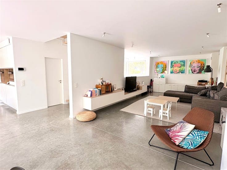 Modern and bright villa (4 bedrooms)