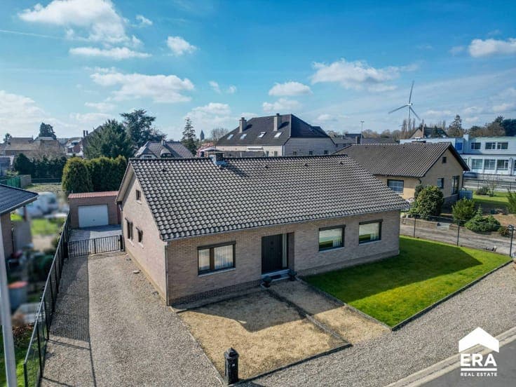 Spacious bungalow in Dilsen-Stokkem