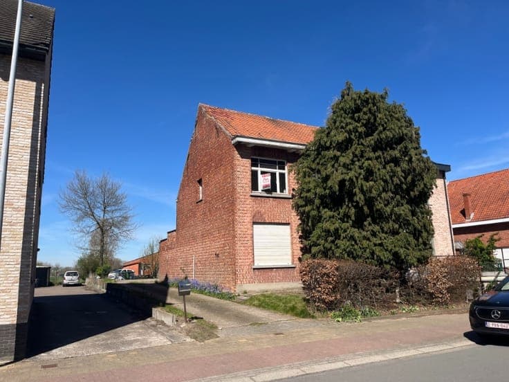 Karaktervolle halfopen bebouwing met ruim magazijn – Topl...
