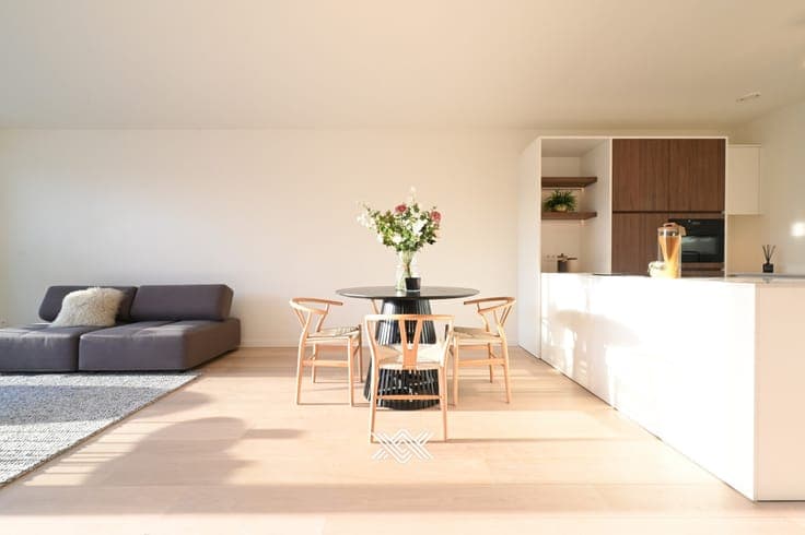 Woning met vier slaapkamers, zonneterras en tuin