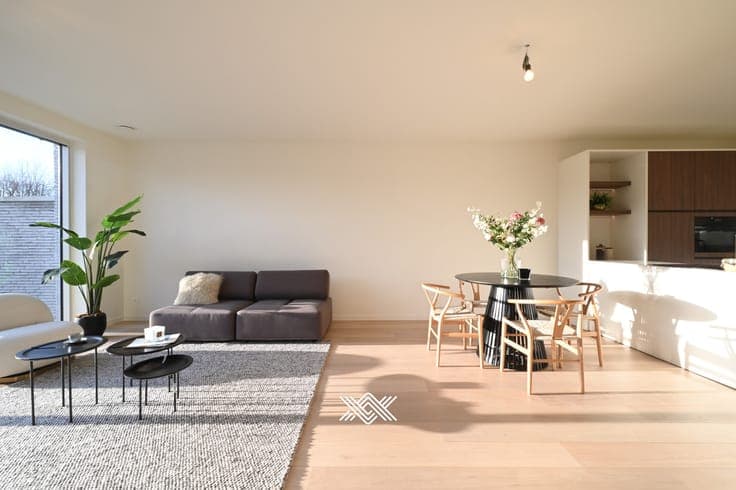 Woning met vier slaapkamers, zonneterras en tuin