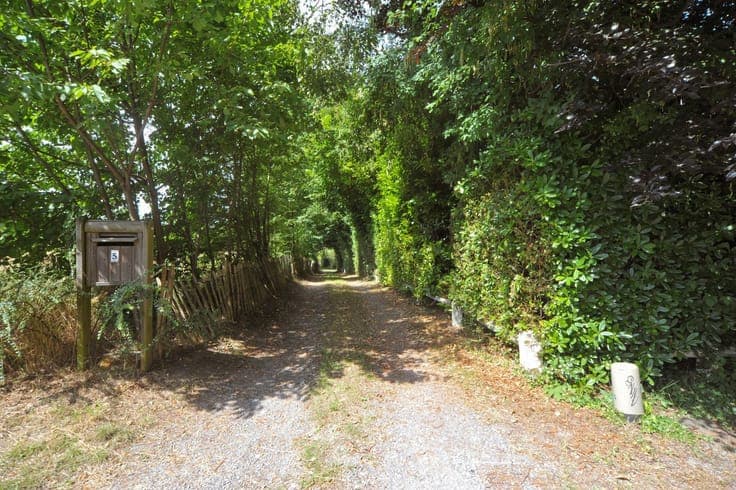 Detached house with garage on a large plot
