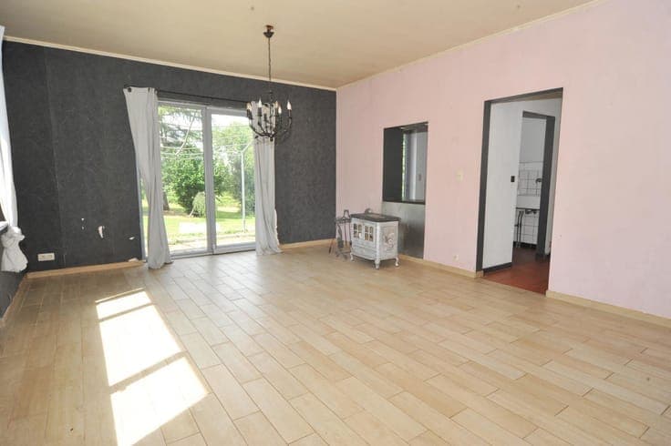 Detached house with garage on a large plot