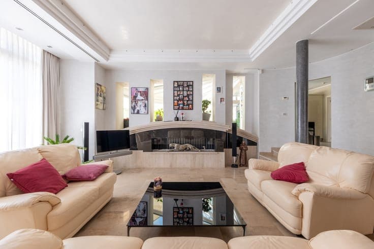 Elegance, space and light define this contemporary villa