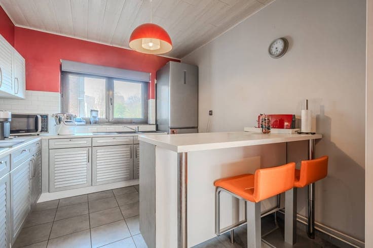 Ready to move in house with 3 bedrooms, garage and spacious