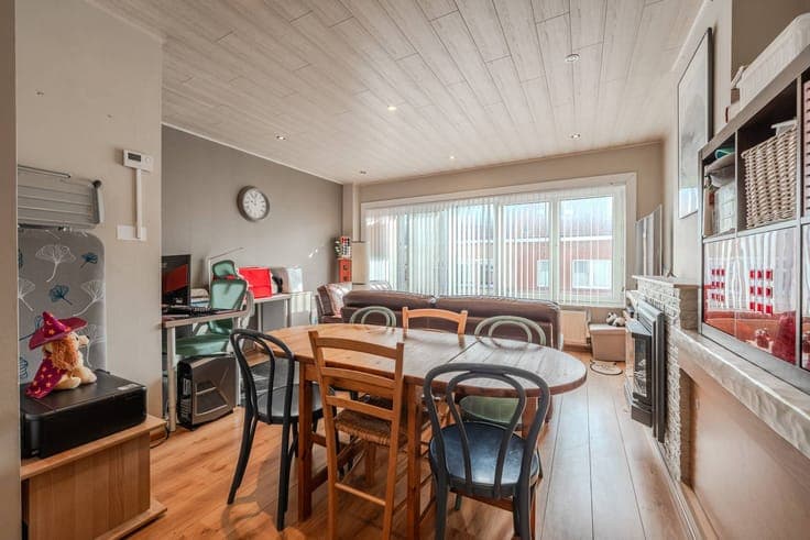 Ready to move in house with 3 bedrooms, garage and spacious