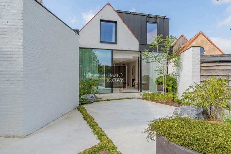 New-build house with pool and modern interior in Oostkerke