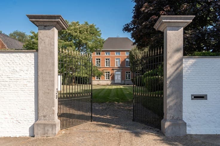 Bouvignies – Manor house with architect-designed extension