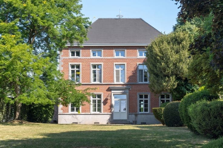 Bouvignies – Manor house with architect-designed extension