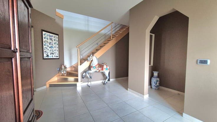 Zeer ruime exclusieve villa op een rustige locatie met 3 ...