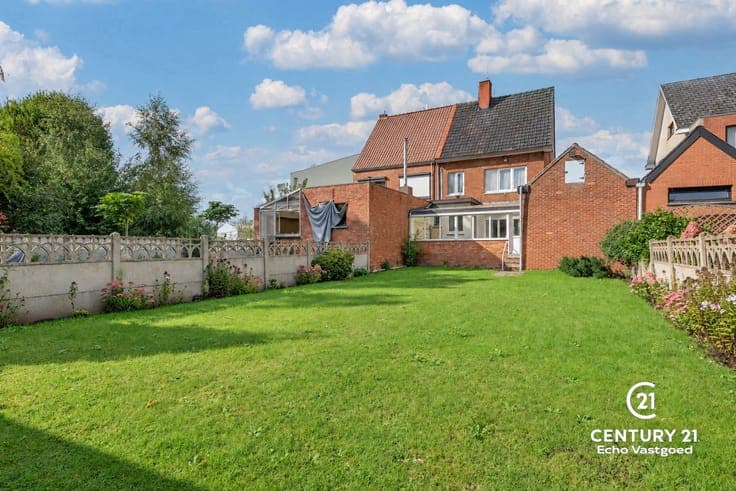 House for renovation with great potential in prime location