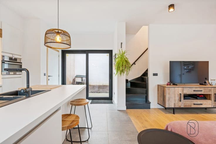 3-bedroom home with sunny outdoor spaces and a garage