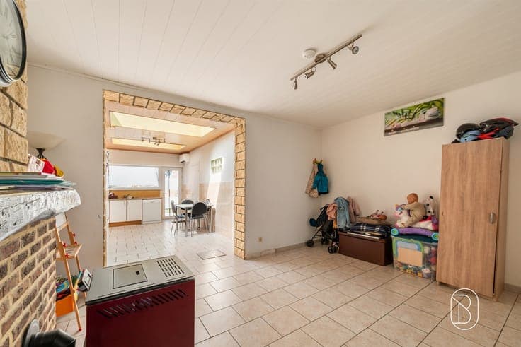 Move-in-ready home with 3 bedrooms, an office, and a garden