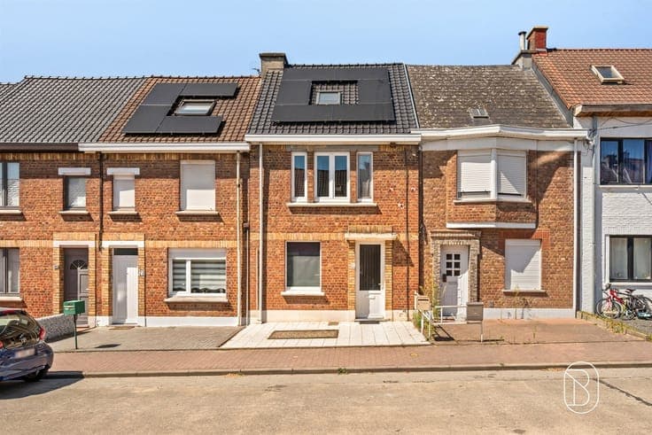 Move-in-ready home with 3 bedrooms, an office, and a garden