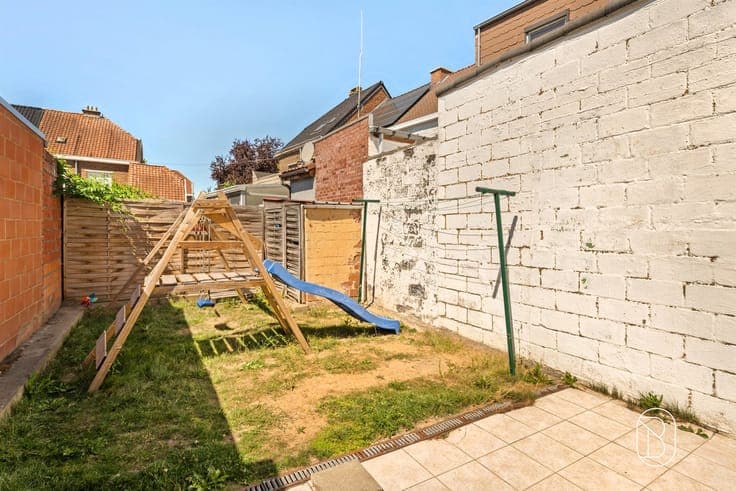 Move-in-ready home with 3 bedrooms, an office, and a garden