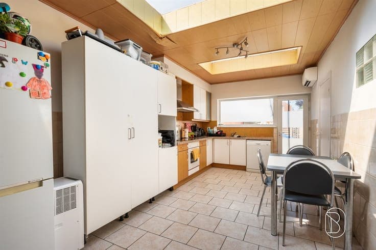 Move-in-ready home with 3 bedrooms, an office, and a garden