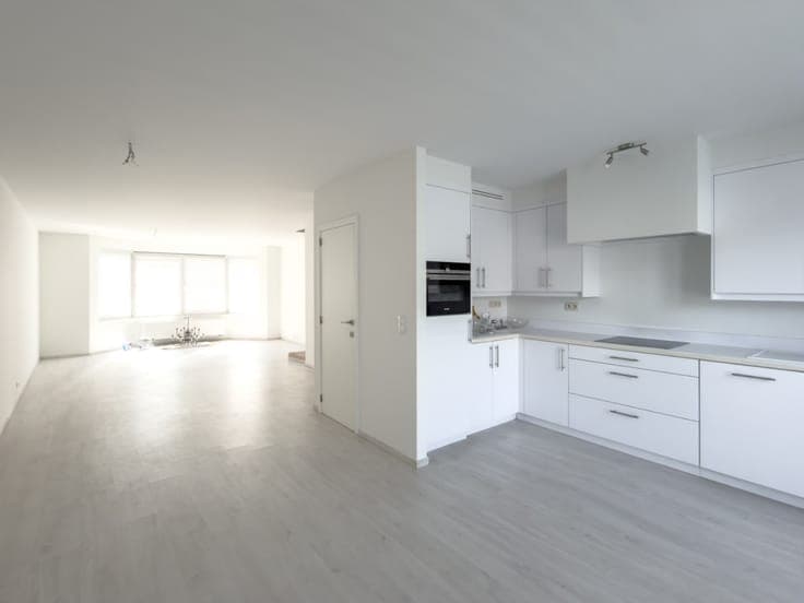 Moderne en instapklare ruime Bel etage woning met 4 slaap...