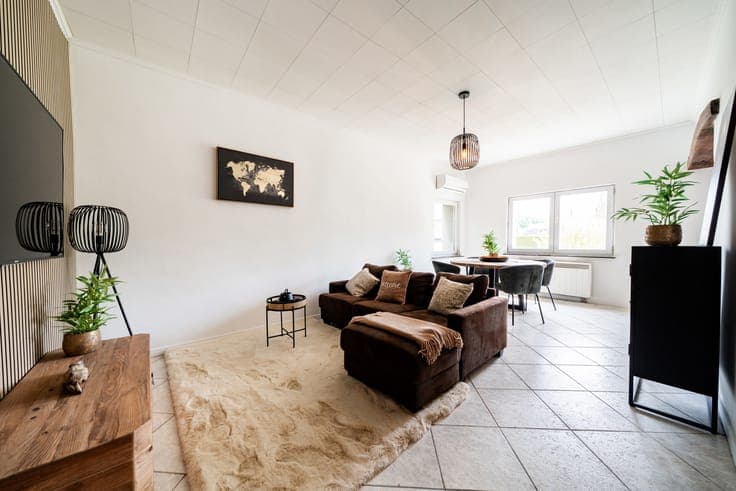 Detached house on a plot of approximately 2000m² with garage