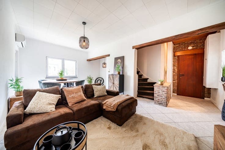 Detached house on a plot of approximately 2000m² with garage