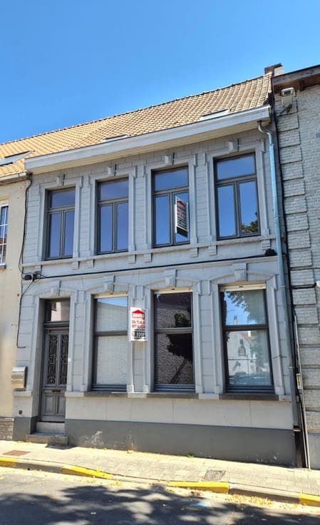 Mooie statige burgerwoning in hartje Izegem met 3 slaapka...