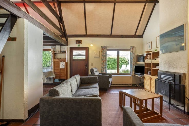 Holiday home with sunny garden and private parking in Koksij