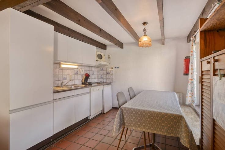 Holiday home with sunny garden and private parking in Koksij