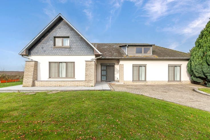 Villa with 4 to 5 bedrooms in Geer