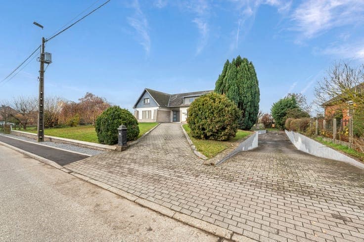 Villa with 4 to 5 bedrooms in Geer