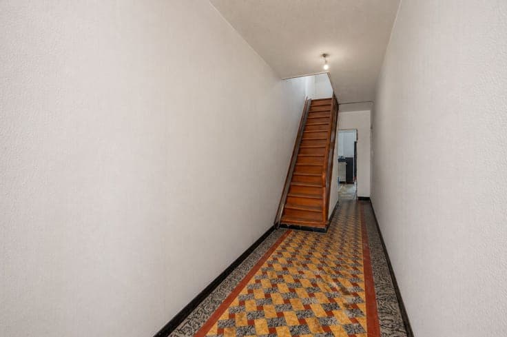 Te renoveren halfopen woning met zuidgerichte tuin op een...