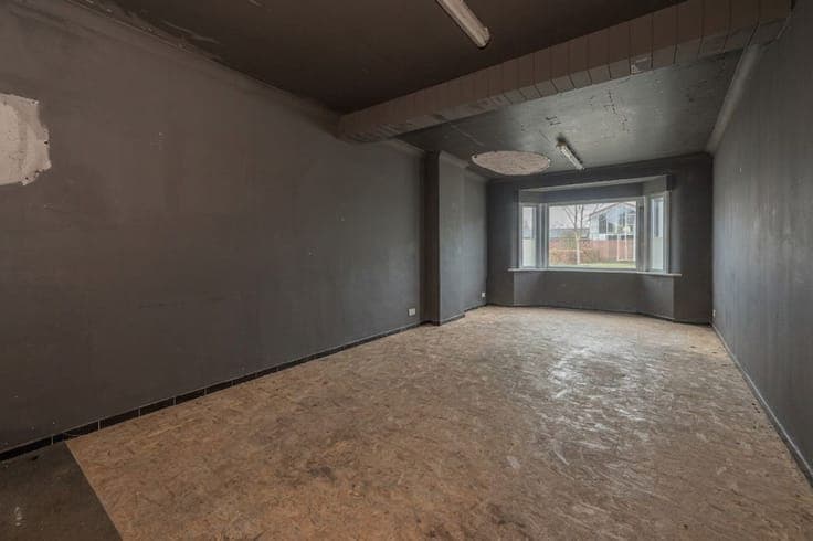 Te renoveren halfopen woning met zuidgerichte tuin op een...