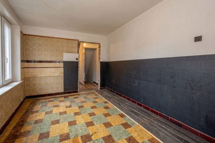 Te renoveren halfopen woning met zuidgerichte tuin op een...