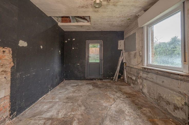 Te renoveren halfopen woning met zuidgerichte tuin op een...