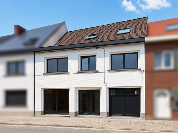 For sale, very spacious, renovated house with garage in O...