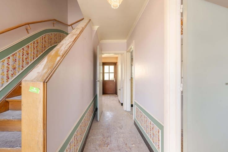 Kloeke woning met 3 slaapkamers en tuin/ bouwgrond TE KOO...
