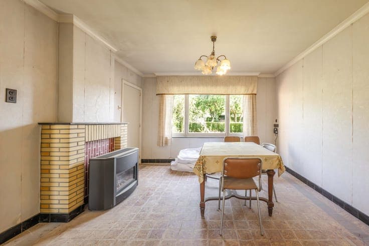 Kloeke woning met 3 slaapkamers en tuin/ bouwgrond TE KOO...