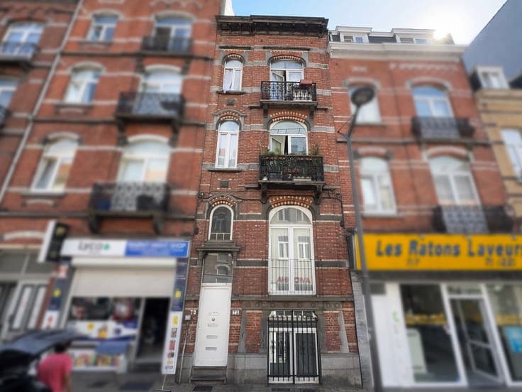 SCHAERBEEK: building comprising 3 apartments