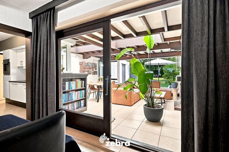 Stevige woning met fantastische tuin in Roeselare!