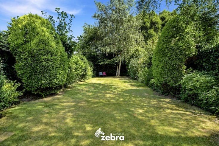 Stevige woning met fantastische tuin in Roeselare!