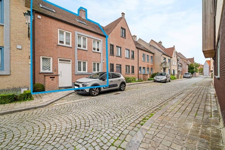 REFINED SPACIOUS city house (187m² living area) with GARDEN