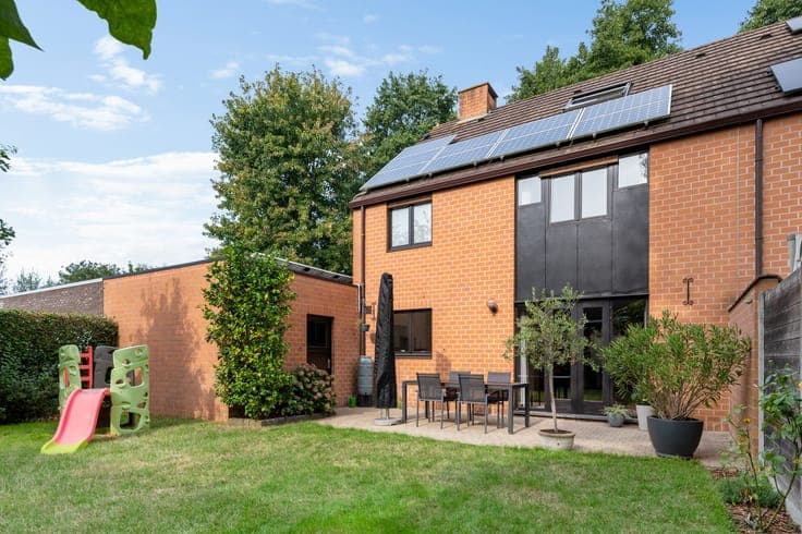 Energiezuinige halfopen woning met 4 slaapkamers en zuidg...