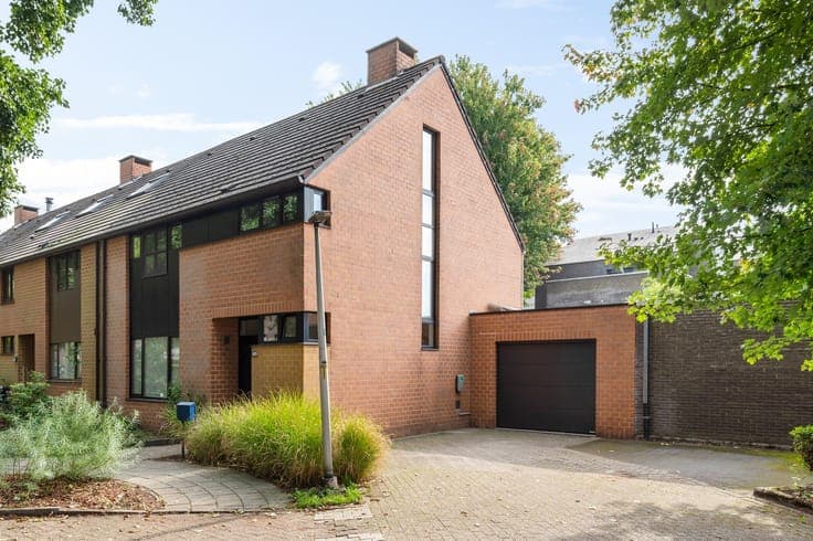 Energiezuinige halfopen woning met 4 slaapkamers en zuidg...